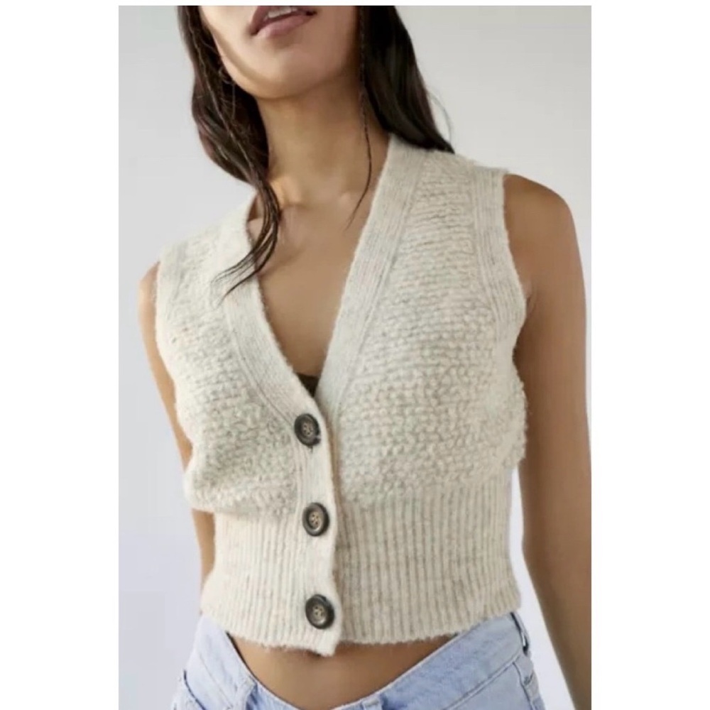 Urban Outfitters Cream Chunky Knit Cropped Sweater Vest Size S